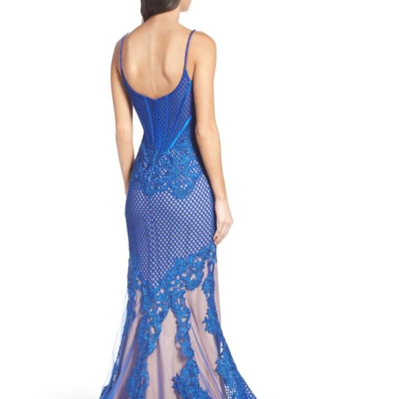 Mac Dougal prom dress - Picture 2 of 4